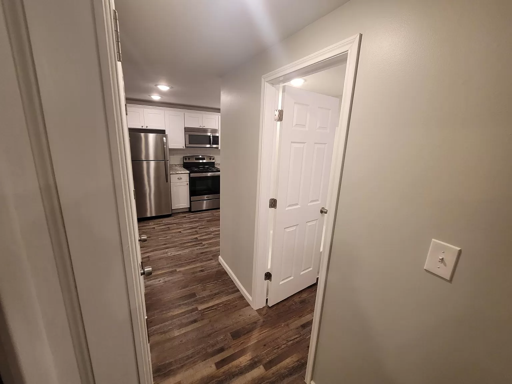6289 Robinson Road 2 Bedroom (Lower)